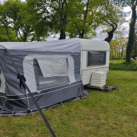 Camping Le Val Aux Fees - Broceliande Concoret Exterior foto